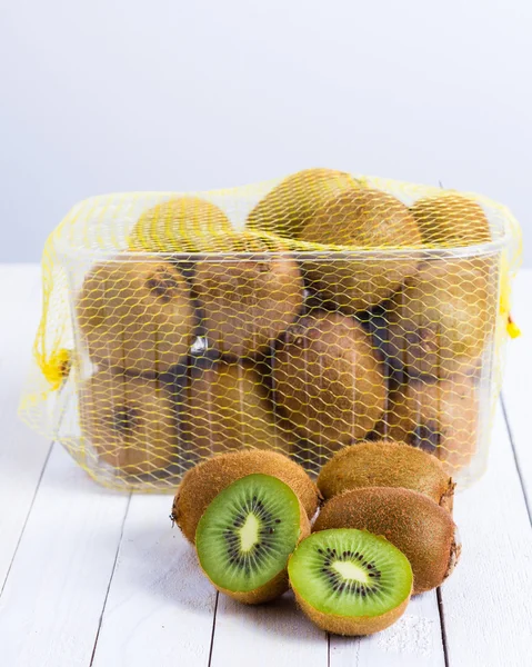 Kiwi in plastic box. Latural Light — Stock Photo, Image