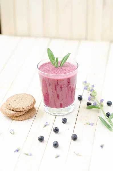 Cranberry and black currant smoothie in glass with cookies and m — Stok fotoğraf