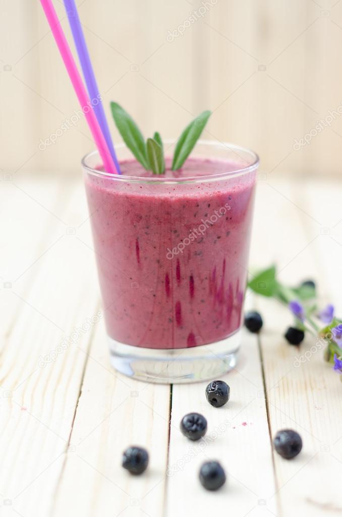 Cranberry and black currant smoothie in glass with cookies and m