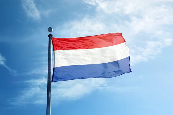 Luxembourgs flagg på flaggstang – stockfoto