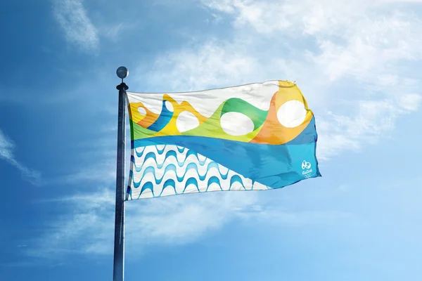 Флаг Олимпийских и Параолимпийских игр на флагштоке — стоковое фото