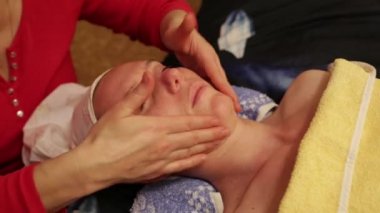Yüz masajı, kadın kolları, kadın yüzü unsurları