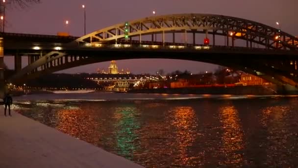 Skier on the waterfront in snowy city, p.1 — Stock Video