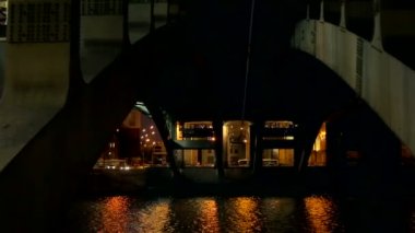 Nehri Köprüsü altında görünümü