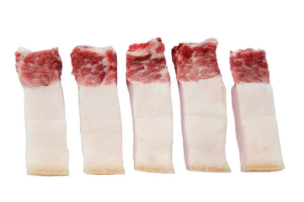 Cinco pedaços de bacon isolado em um fundo branco, vista superior. Bardo isolado sobre fundo branco. Barba crua sobre um fundo branco. Gordura isolada sobre fundo branco, cinco peças, vista superior. — Fotografia de Stock