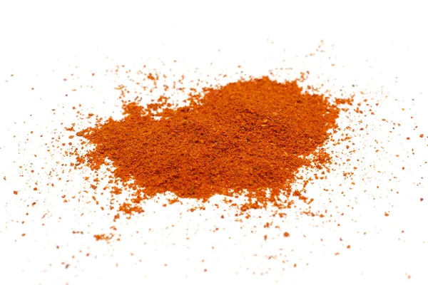 Red pepper powder isolated on white background, top view. Heap of red pepper powder on a white background. Cayenne pepper powder, top view. Pile of red paprika powder isolated on white background. — Stock Photo, Image