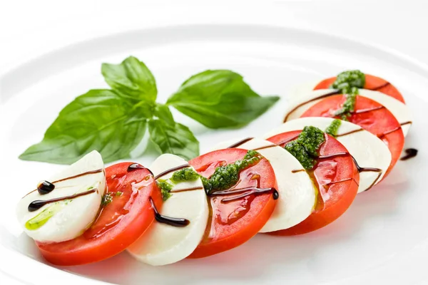 Mozzarella Tomatoes Sauce White Plate White Plate Mozzarella Tomato Salad — Stock Photo, Image