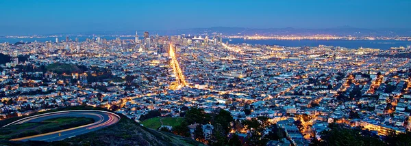 San Francisco stadsbild på natten — Stockfoto