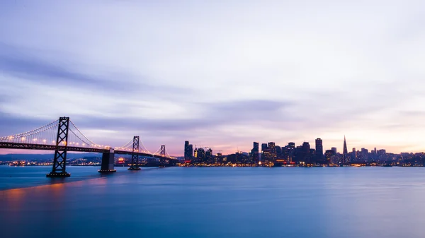 Skyline San Francisco o zachodzie słońca — Zdjęcie stockowe