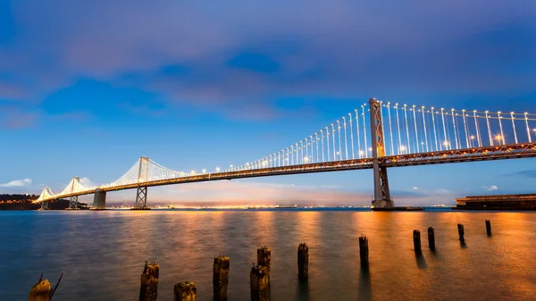 San Francisco-Oakland Körfezi Köprüsü gün batımında — Stok fotoğraf