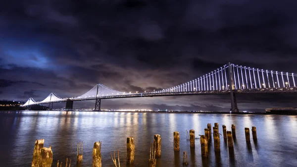 San Francisco-Oakland Körfezi Köprüsü geceleri — Stok fotoğraf