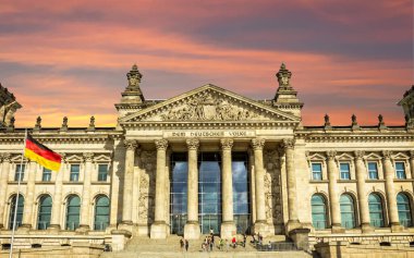 Berlin 'deki Reichstag binası: Alman parlamentosu