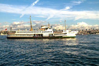 İstanbul Boğazı 'ndan geçen yolcu feribotu