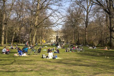 Erlangen, Almanya, 30 Mart 2019: Erlangen, Almanya 'da Tarihi Schlossgarten