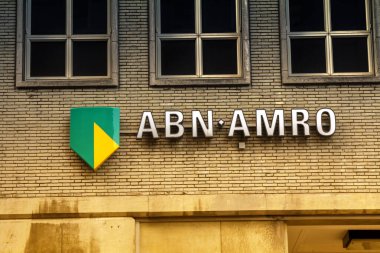 ROTTERDAM, NETHERLANDS: Hollanda 'nın yerel şubesindeki ABN AMRO bankasının marka logosu