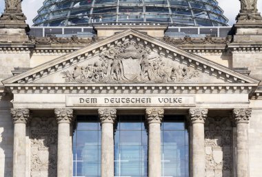 Berlin 'deki Reichstag binası: Alman parlamentosu