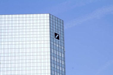DEUTSCHE Bank logosu, Almanya. Deutsche Bank AG merkezi Frankfurt 'ta bulunan bir Alman küresel bankacılık ve finans hizmetleri şirketidir..