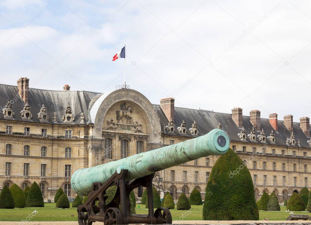 The war cannon at the entrance of the Invalides building 