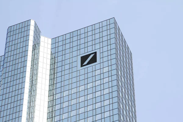 DEUTSCHE Bank logosu, Almanya. Deutsche Bank AG merkezi Frankfurt 'ta bulunan bir Alman küresel bankacılık ve finans hizmetleri şirketidir..