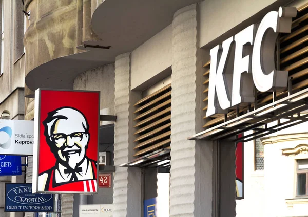 KFC fast food restoranı. Kentucky Fried Chicken (KFC) dünyanın en büyük ikinci restoran zinciri..