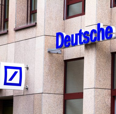 DEUTSCHE Bank logosu, Almanya. Deutsche Bank AG merkezi Frankfurt 'ta bulunan bir Alman küresel bankacılık ve finans hizmetleri şirketidir..