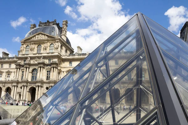 París Francia Museo Del Louvre Uno Los Museos Más Grandes —  Fotos de Stock