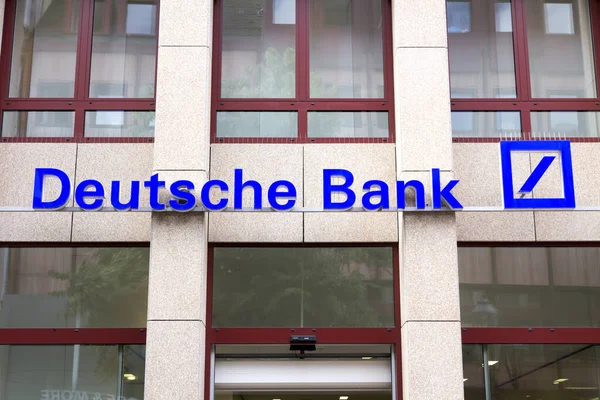 DEUTSCHE Bank logosu, Almanya. Deutsche Bank AG merkezi Frankfurt 'ta bulunan bir Alman küresel bankacılık ve finans hizmetleri şirketidir..