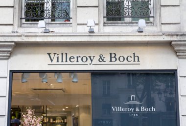 PARIS, FRANCE: Dükkan ve 