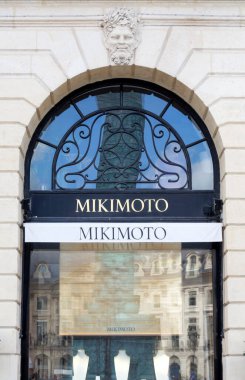 Mikimoto lüks mağazası Paris, Fransa 'da Vendome' da..
