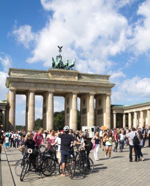 BERLİN, ALMANA - Brandenburg Kapısı.