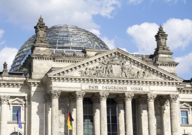Berlin 'deki Reichstag binası: Alman parlamentosu