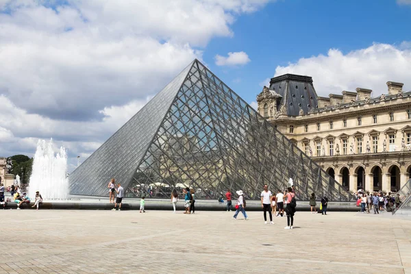 Museo Del Louvre Uno Los Museos Más Grandes Del Mundo —  Fotos de Stock