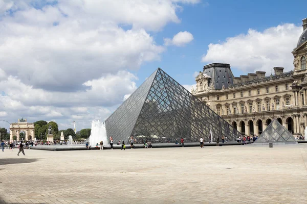Louvre Múzeum Világ Egyik Legnagyobb Múzeuma Legnépszerűbb Turisztikai Célpontok Franciaországban — Stock Fotó