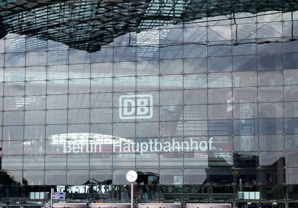 Das Logo Der Deutschen Bahn Auf Der Glasfassade Des Berliner — Stockfoto