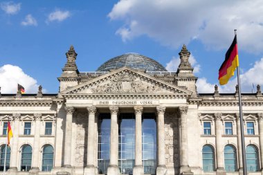 Berlin 'deki Reichstag binası: Alman parlamentosu