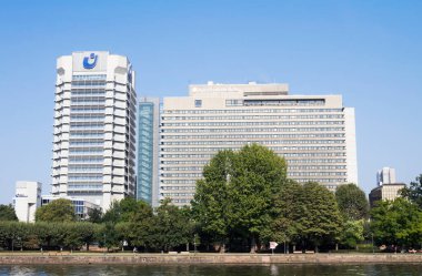 Frankfurt, Almanya 'daki Main River' daki INTINTAL Oteli.