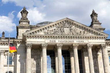 Berlin 'deki Reichstag binası: Alman parlamentosu