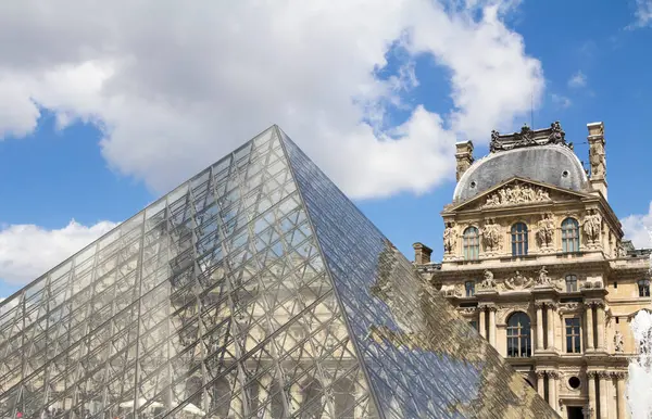 Museo Del Louvre Uno Los Museos Más Grandes Del Mundo —  Fotos de Stock