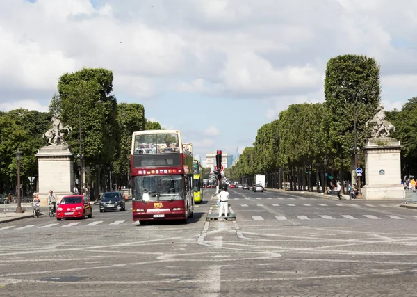 Párizs 2016 Turistabusz Párizsi Utcában Champs Elysees Utcában Párizsban Franciaországban — Stock Fotó