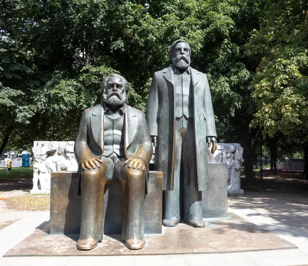 Detalle Del Monumento Karl Marx Friedrich Engels Berlín Alemania — Foto de Stock