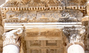 Türkiye 'nin Efes kentindeki Celsus Kütüphanesi