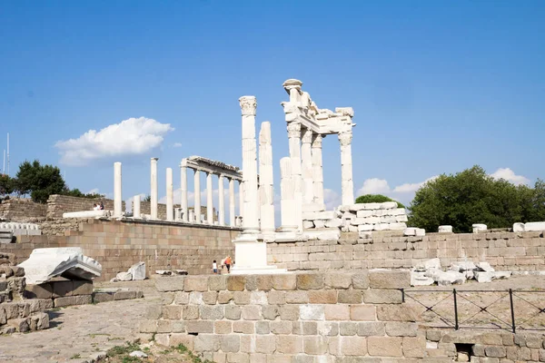 Antik Pergamon Şehrindeki Trajan Tapınağı — Stok fotoğraf