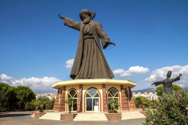 Meşhur Mevlana Rumi heykeli, dönen derviş