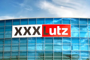 Nurnberg, Almanya: XXXLutz mobilya mağazası. Avusturya merkezli XXXLutz, dünyanın en büyük ikinci mobilya perakendecisi.