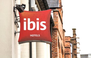 Bruges, Belçika: Ibis Hotel. Ibis, AccorHotel 'in sahibi olduğu uluslararası bir otel şirketidir. Zincirin altı kıtada otelleri var..