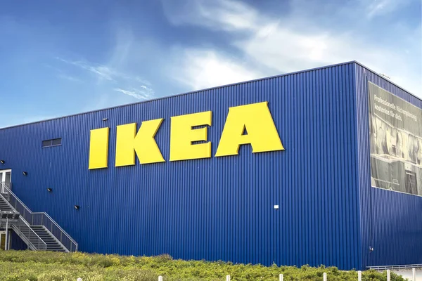 Augsburg / GERMANY: Augsburg 'da bir deponun IKEA şubesi. IKEA, mobilya, mutfak ve aksesuarlar tasarlayan ve satan İsveç merkezli çokuluslu bir gruptur.