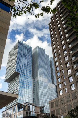 De Rotterdam, Rotterdam 'da bulunan Wilhelminapier' in mimarı Rem Koolhaas tarafından tasarlanan bir borazandır..