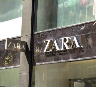 STUTTGART, ALMANY: ZARA Moda Dükkanı. Zara İspanyol giyim ve aksesuar satıcısı..