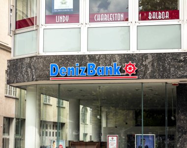 Augsburg, Almanya - 18 Mayıs 2019 DenizBank şubesi. Türkiye 'de özel bankacılık şirketi