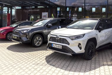 Nurnberg, Almanya: Toyota arabaları hizada. Toyota Motor Corporation, Toyota, Aichi, Japonya merkezli bir Japon otomotiv üreticisi.